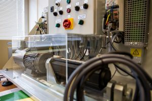 Laboratorium na Wydziale Elektrycznym PB (7), fot. Gabriela Kościuk