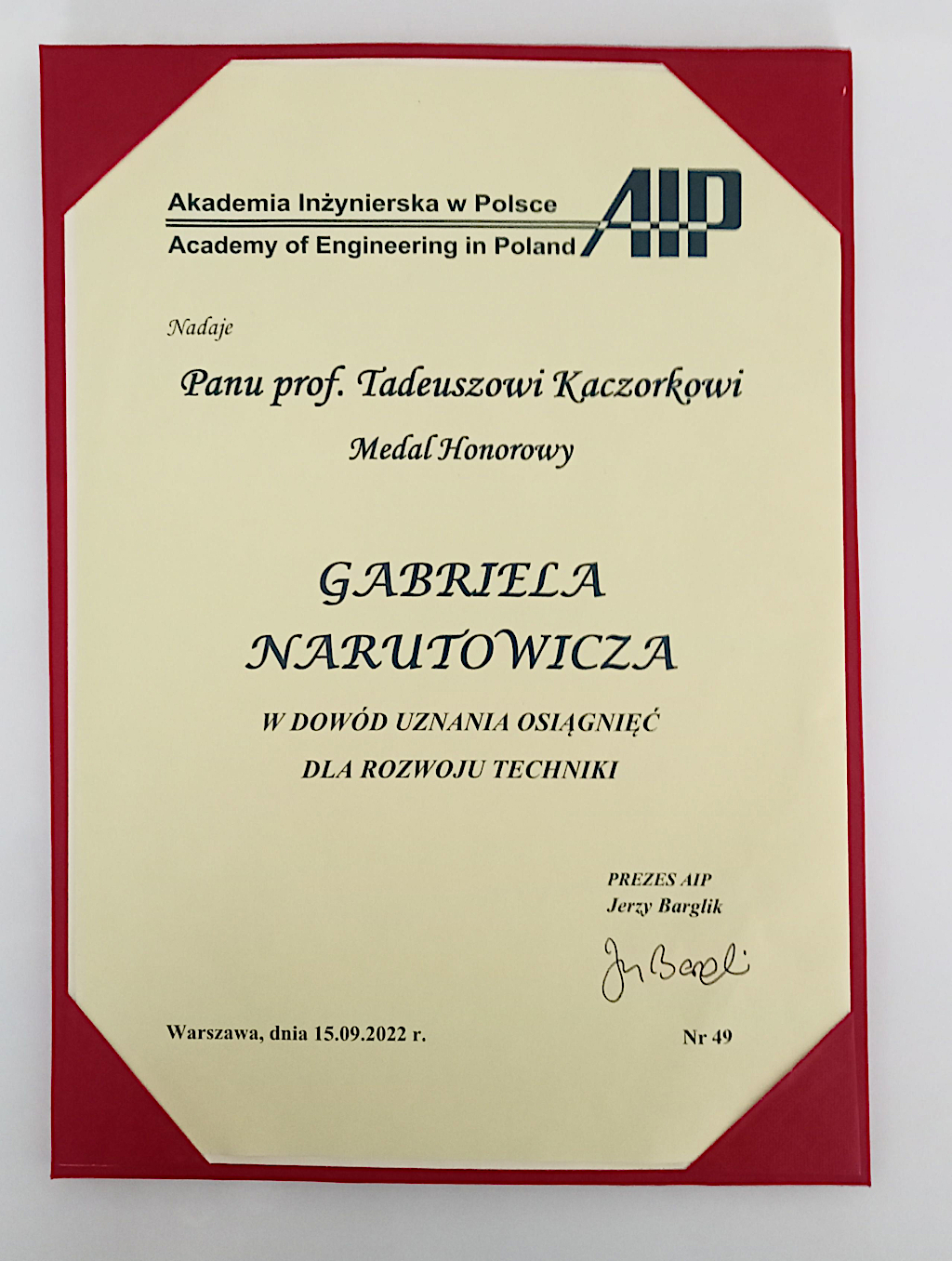 Dyplom medalu Gabriela Narutowicza dla prof. Tadeusza Kaczorka.