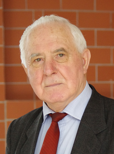 Prof. Tadeusz Kaczorek, zdjęcie portretowe.