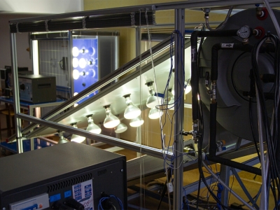 LABORATORIUM_OZE_AZE_GABRIELA_KOSCIUK_ENERGETYKA_SLONECZNA_STANOWISKO_DO_BADAN_PANELI_I_KOLEKTOROW_SLONECZNYCH